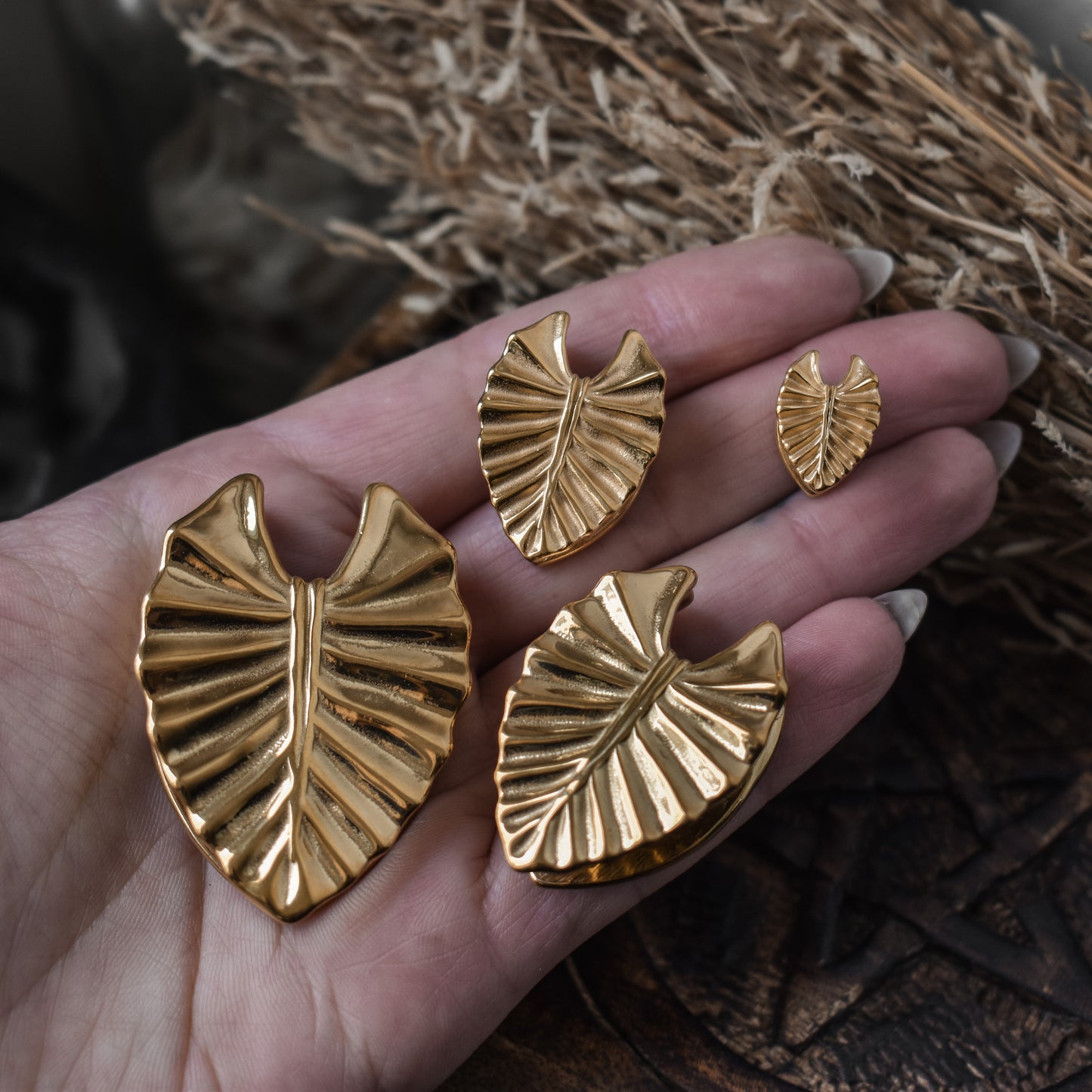 Golden Monstera Saddle Spreaders